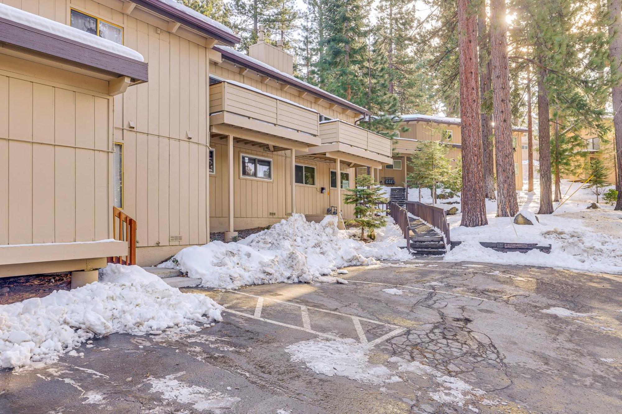 Incline Village Condo With Deck 1 Mi To Lake Tahoe Exterior photo